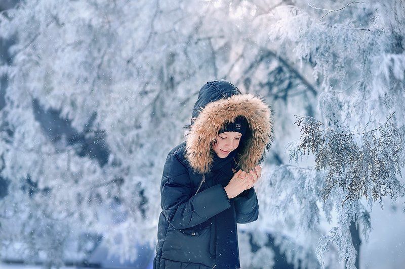 зима, мальчик, утро, свет, ребенок, холод, мороз, снег, туман, ребенок, улыбка, счастье ***photo preview