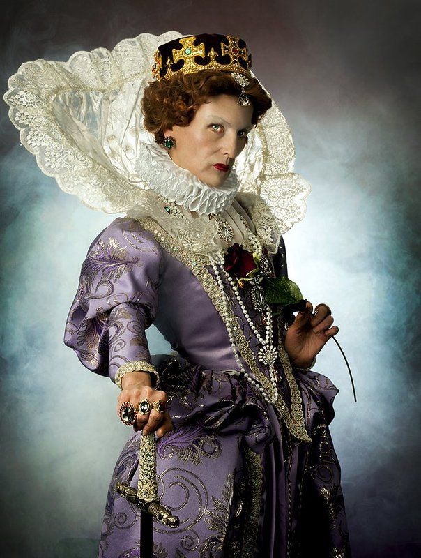 Гламурная киса средневековья...  недоверчивая,  слегка битая жизнью дама.photo preview