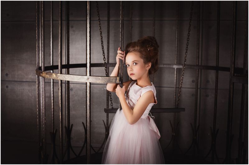 девочка, клетка, портрет Алисаphoto preview