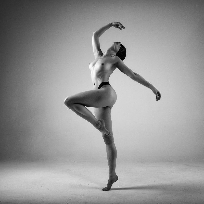 Ню, чб photo preview