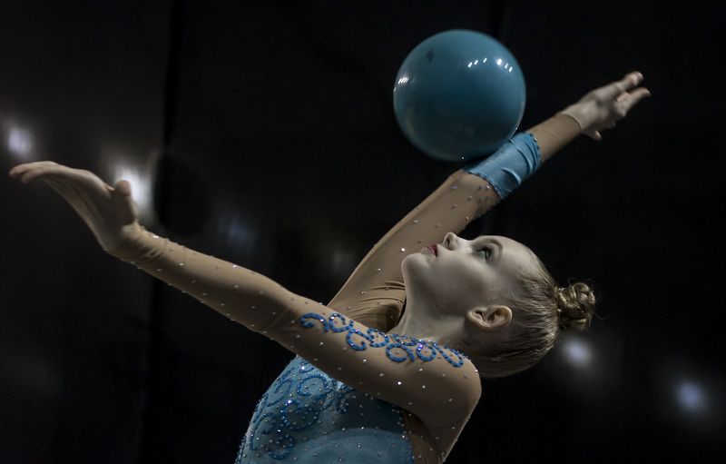 гимнастика, спорт, девочка, красиво, мяч, голубой Анна с мячомphoto preview