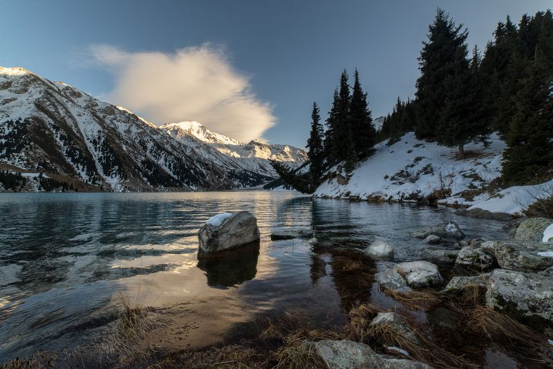 Казахстан, горы, горное озеро Великолепие гор. фото превью