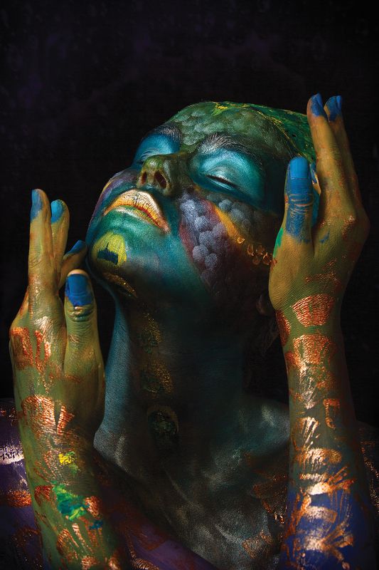 people, girl, portrait, art, body, oil, fish, texture, relief, eye, neck, paint, makeup, body art, forever, opinion, creative Рыба и нефтьphoto preview