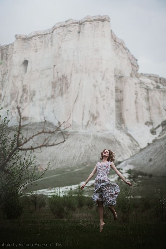 Белая скалаphoto preview