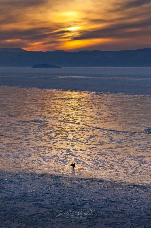 двое, вдвоем, вдвоём, пейзаж, зима, байкал, лед, лёд, закат, baikal, sunset, sundown, winter, ice Вдвоем в целом миреphoto preview