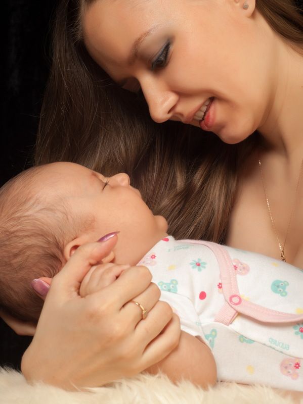 baby; infant; child; little; newborn; boy; small; childhood; care; hand; caucasian; cute; white; kid; skin; beautiful; innocence; face; one; girl; toddler; tiny; human; portrait; mother; background; person; healthy; adorable; new; born; sleeping; innocent Студияphoto preview