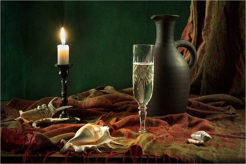 В красновато-зеленоватых тонахphoto preview