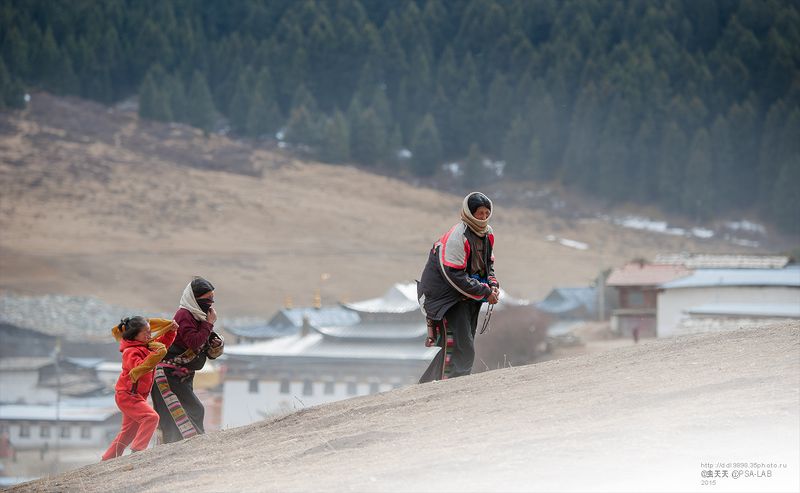 успеть  в горах  赶山的人photo preview