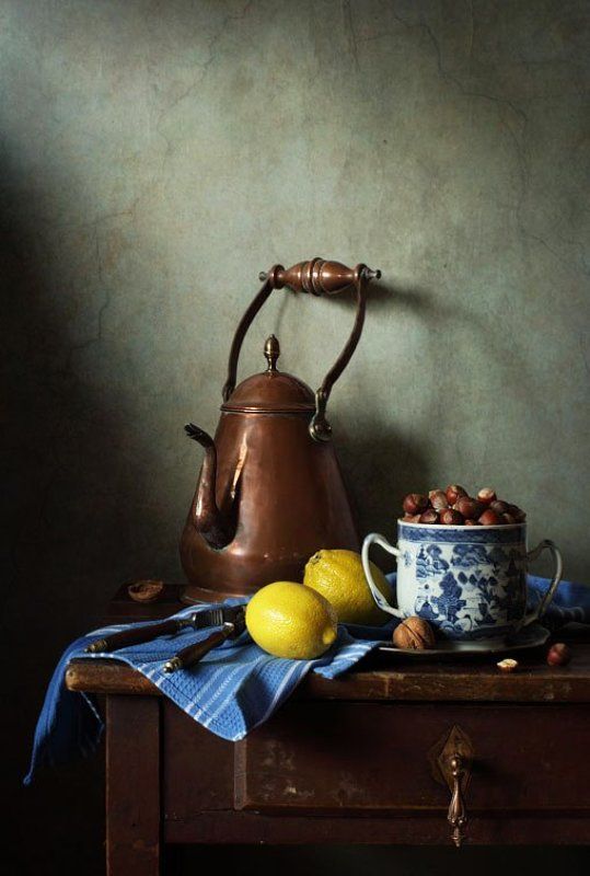 Чай с лимоном и орехамиphoto preview