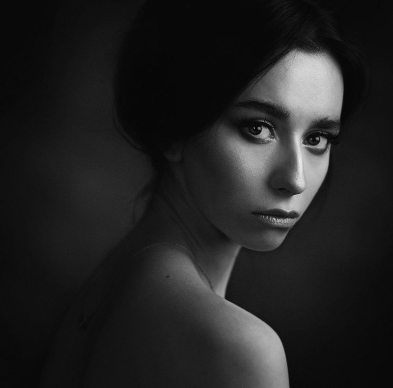 девушка, студия, свет, тень, объем, черно-белое ***photo preview