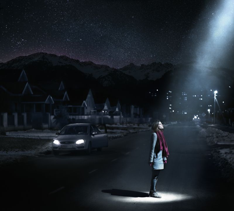 Вселенная,звезды,ночь,девушка,луч,свет,горы,дорога,Парышков Вселенная где-то рядомphoto preview