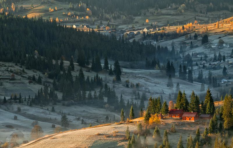 карпаты,	осень, поселок, туман, утор,	солнце Встречая новый день...photo preview