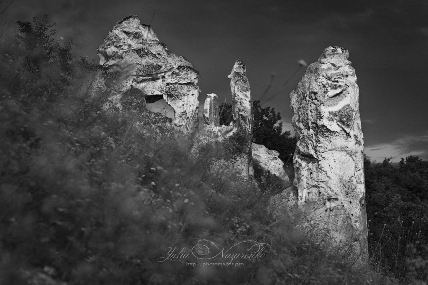 Развалины пещерной церкви. Автор: Юлия Назаренко пейзаж, дивы, гроза, лето, свет, воронежская обл, пещерный, пещерная, церковь, Юлия Назаренко