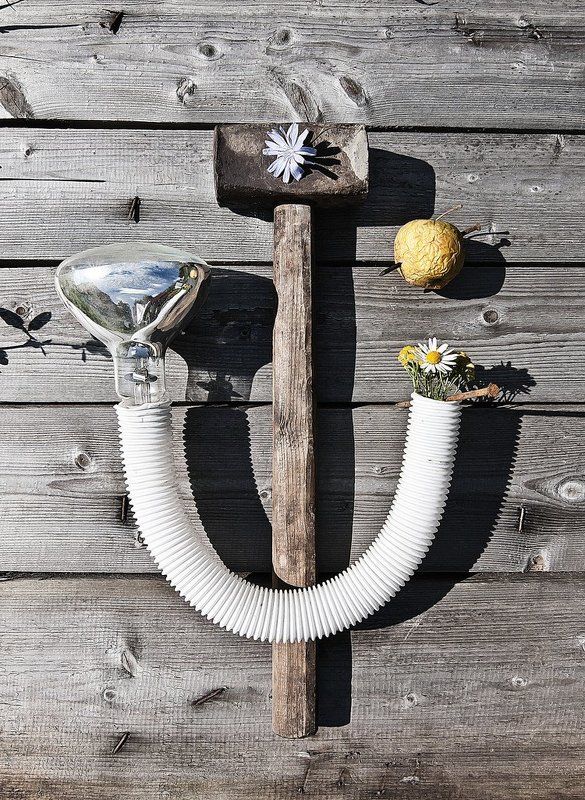 Sacral hammer to destroy smartphonesphoto preview