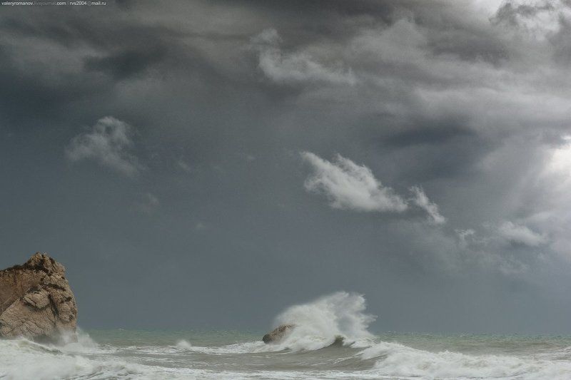 море, кипр, афродита, пляж, шторм, камни, скала, небо, облака, драматический, серый, белый Появление Афродиты - Aphrodite\'s miraculous appearancephoto preview