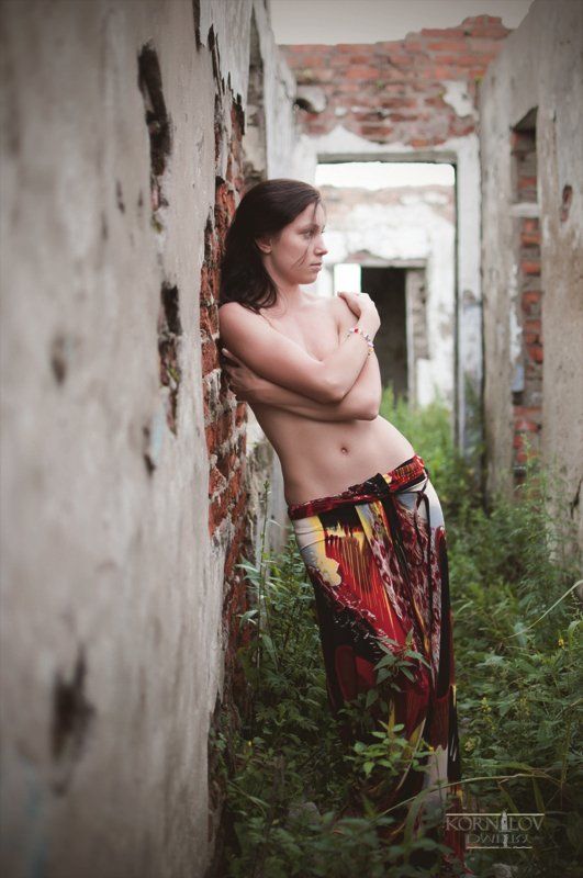 девушка, руины, северные, земли, дмитрий, корнилов ###photo preview