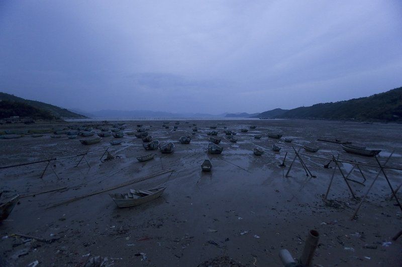 южный китай, рыбацкая бухта. Китайские лодки. Отлив.photo preview