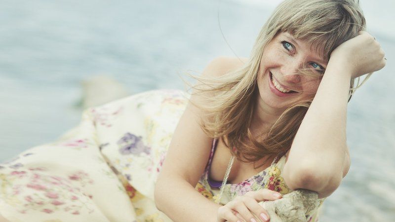 девушка, пляж, море, ветер, легкость Юляphoto preview