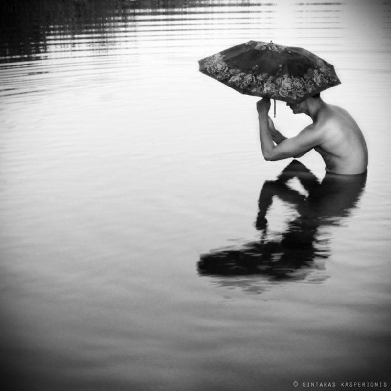 man, nude, boy, water, umbrella, reflection, человек, обнаженный, вода, отражение, kasperionis Umbrellaphoto preview