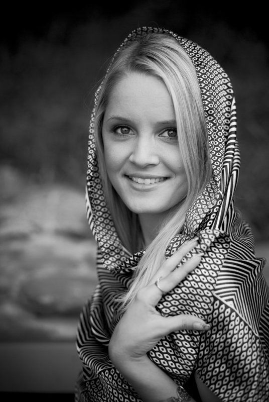 портрет, девушка, b&w, платок, глаза, красота, улыбка Галатеяphoto preview