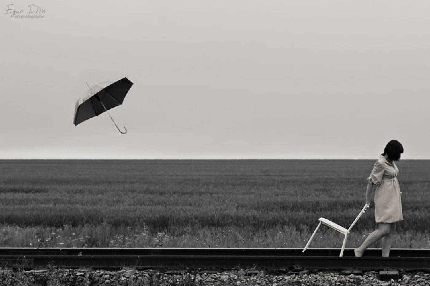 девушка, рельсы, поле, природа, зонт, стул, депресия, грусть, отчаяние, k31f