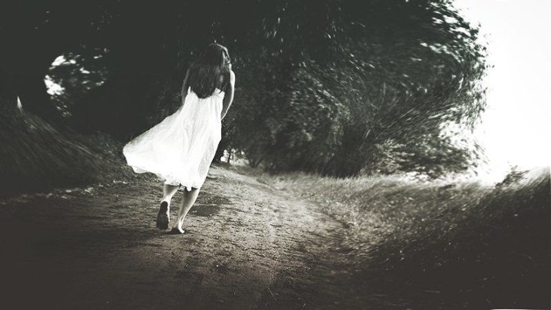 психология, сон, безумие, сингулярность, девушка, платье, босиком, побег, дорога, грязь Побег от безумия...photo preview