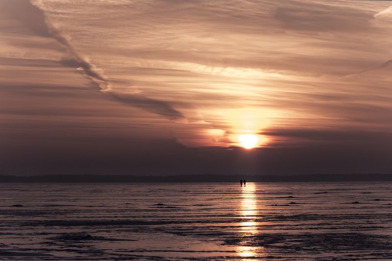 sunset, lake, couple, ice Sun accompanimentphoto preview