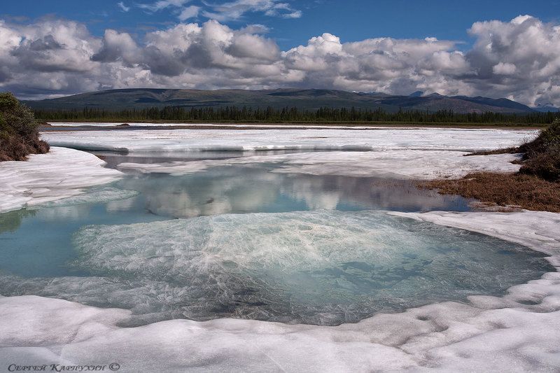 якутия, река мома, улахан-тарын Июль на Большой Момской наледи.photo preview