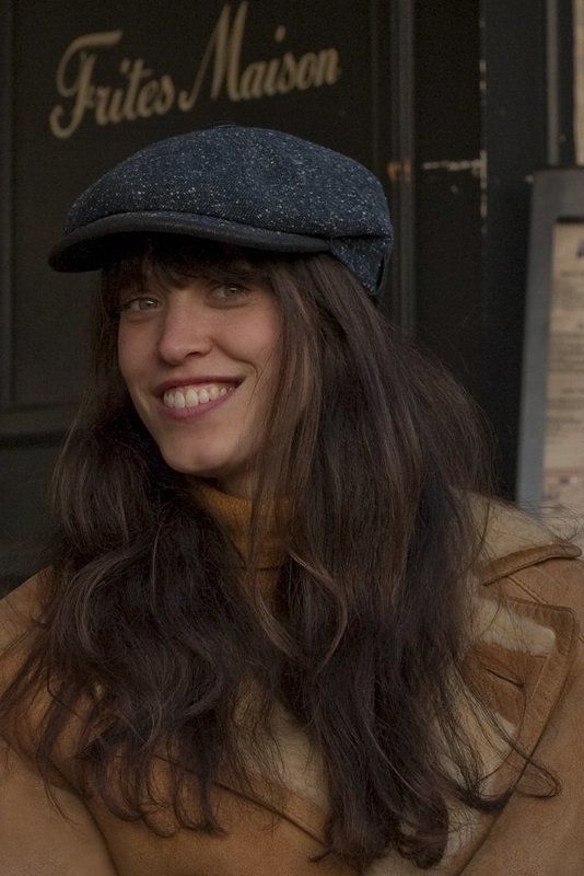 young American Girl tourist in a Parisian breweryphoto preview