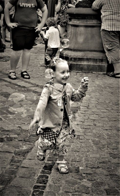 Queen?, Soap bubbles?, Девочка, Мыльные пузыри, Ребенок, Эмоции Королева мыльных пузырей...The queen of soap bubblesphoto preview