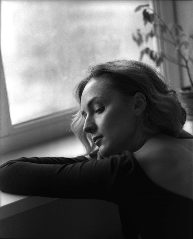 окно, свет, портрет, чб, пленка, 6x7 *photo preview