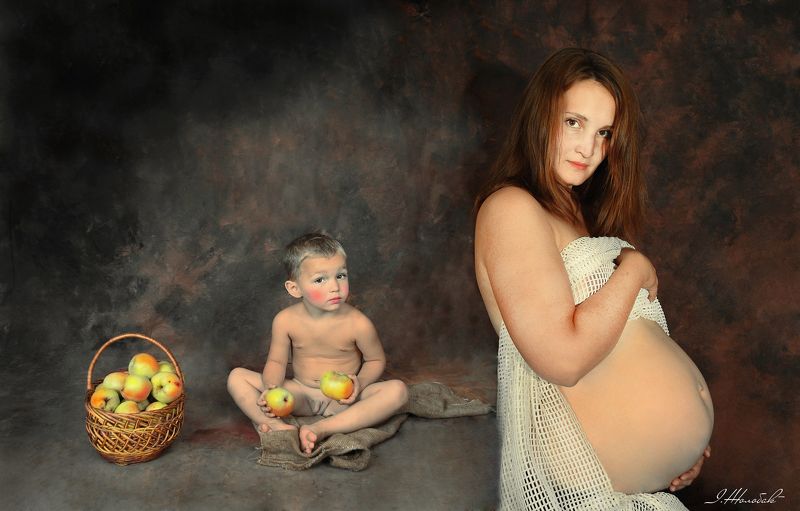 із циклу Материнствоphoto preview