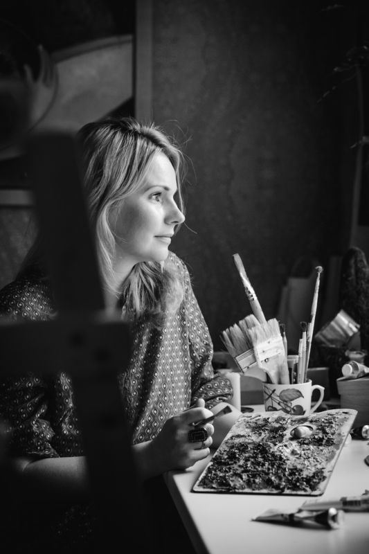 художница художник портрет девушка черно-белое кисть annromanovska portrait  Artistphoto preview