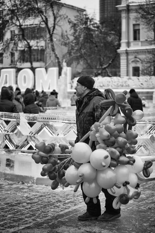 Ekaterinburg People Russia Photo Reportage The man of the balloonsphoto preview