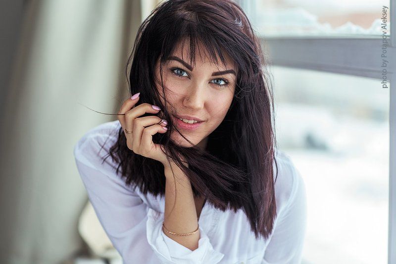 окно, девушка, портрет Настяphoto preview