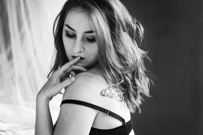 portrait, black and white, natural light, lingerie, sensual, boudoir Wiktoriaphoto preview
