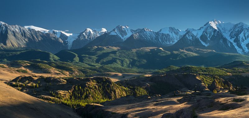 панорама, вид, пейзаж, природа, горы, вершины, хребет, степь, долина, снег, ледники, камни, скалы, высокий, большой, широкий, красивая, алтай, сибирь, россия, река, путешествие, желтый, зеленый, голубой, далекий, panorama, view, landscape, nature, mountai Панорама Северо-Чуйского хребта / View of the North-Chuya ridgephoto preview