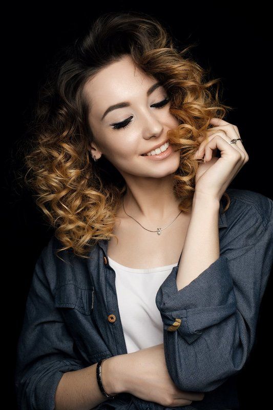 portrait. smile, curls, shirt, studio, beauty, xt2, color Ксениияphoto preview