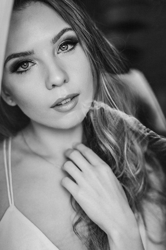 portrait, natural light, black and white, eyes, window, sensual, boudoir Sylwiaphoto preview
