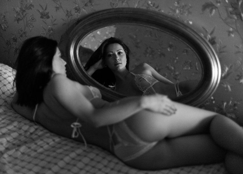 девушка, модель, чб, портрет, зеркало, отражение **photo preview
