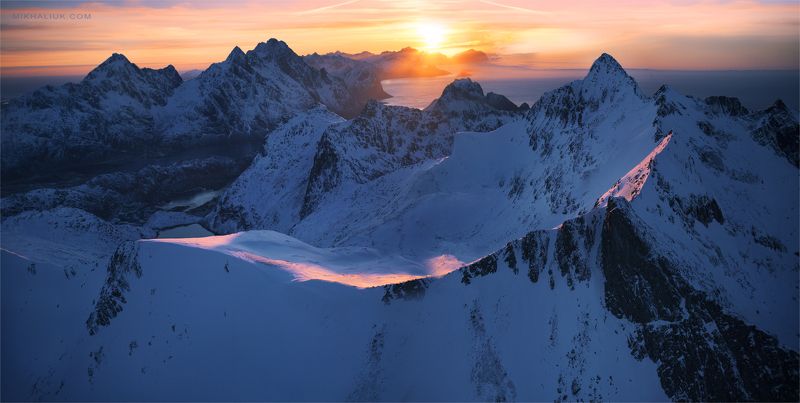 Между солнцем и луной...photo preview