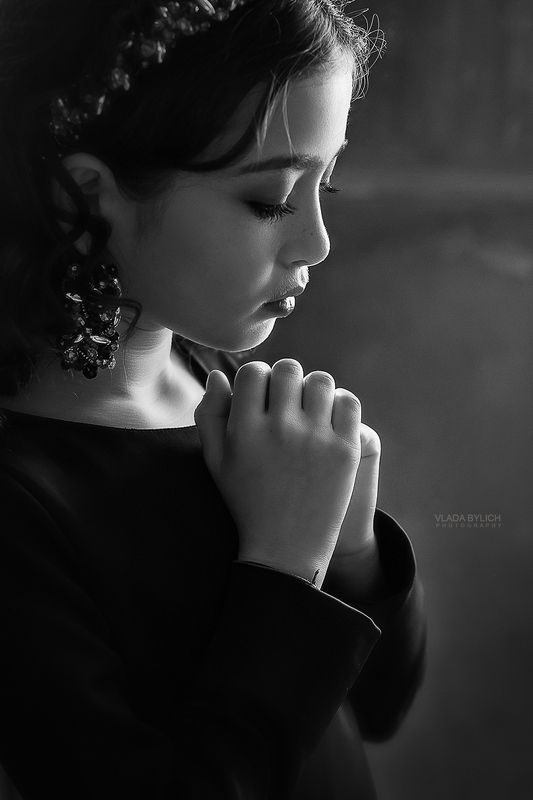 чб, черно- белое фото, влада былич, фотограф влада былич, фотограф в краснодаре, детский фотограф Молитваphoto preview