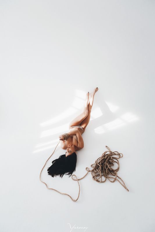 веревка и онаphoto preview