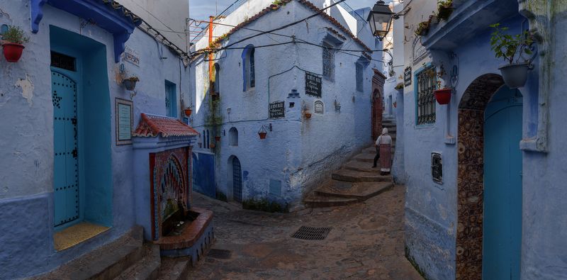 На улицах голубого городаphoto preview