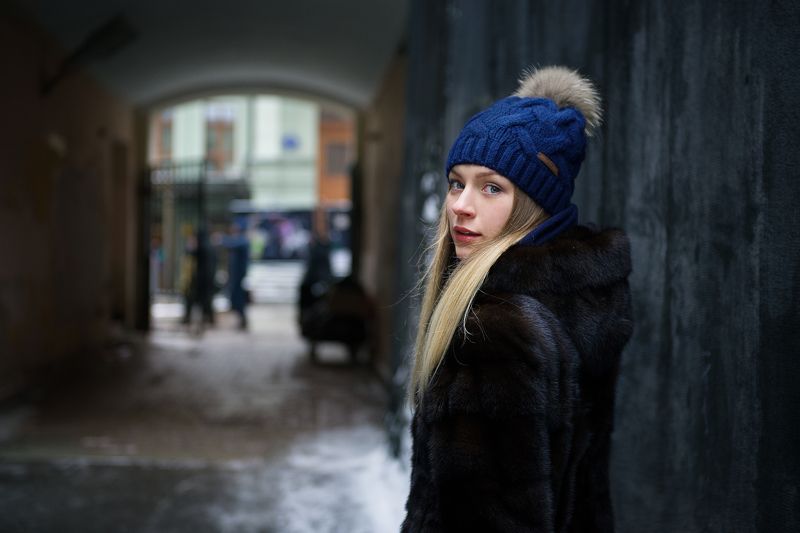 девушка, улица, портрет Переулокphoto preview