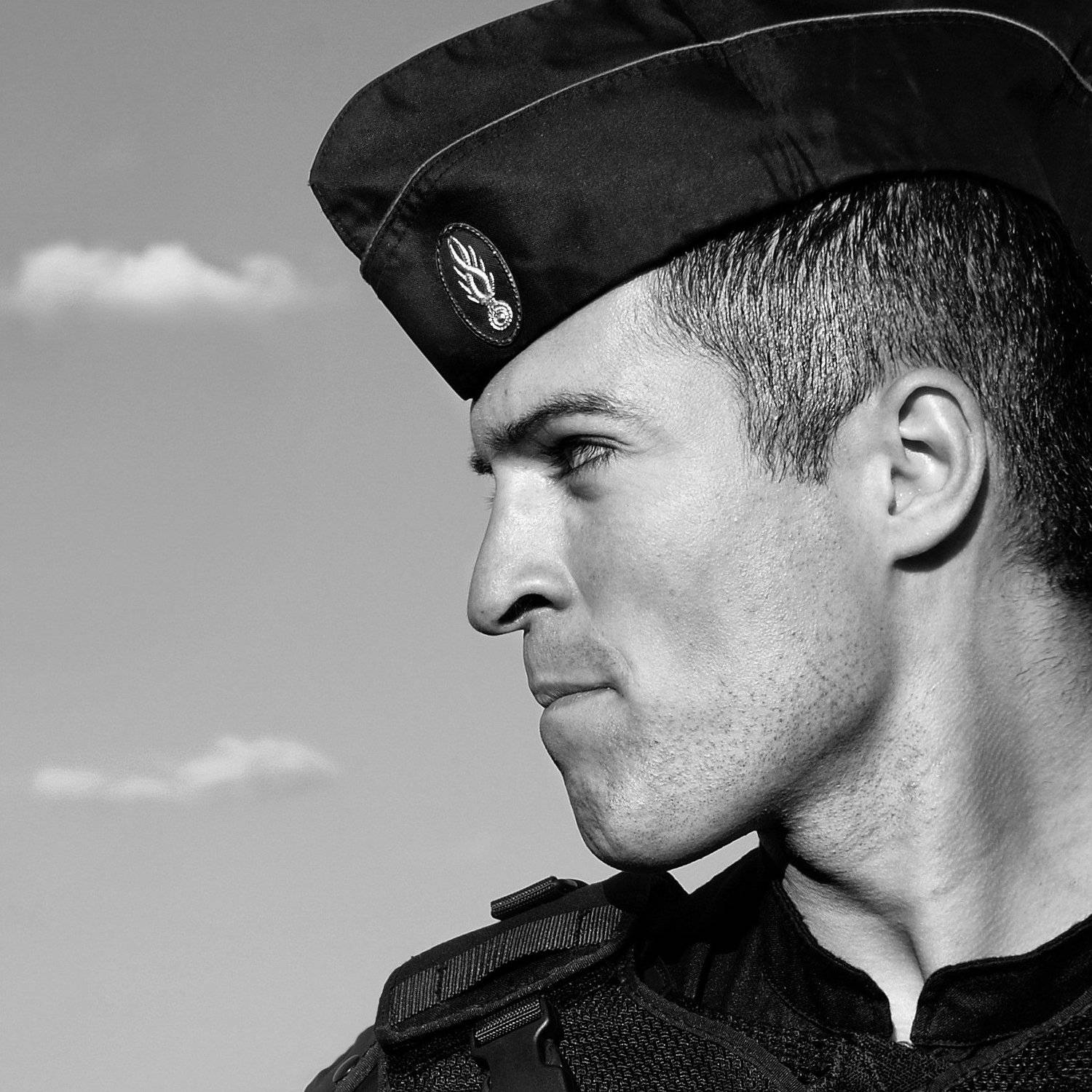 portrait, street, spontaneous, police, gendarm, paris, city life, Nikolai Endegor