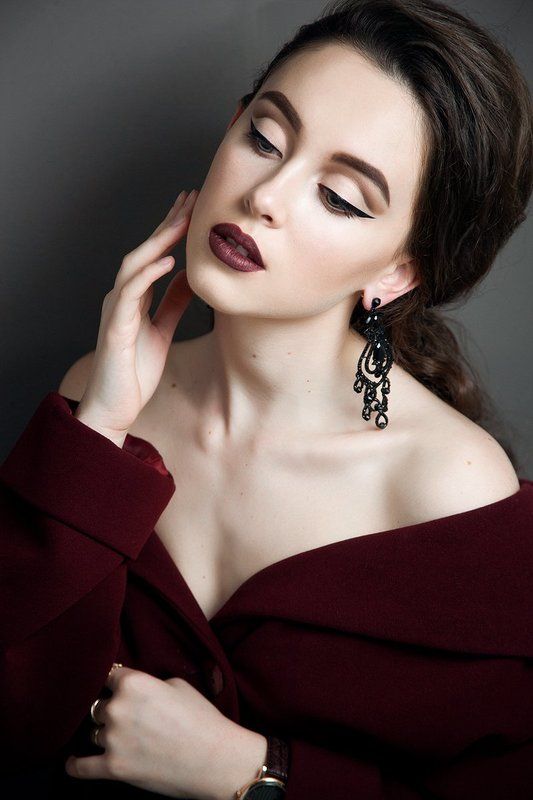 девушка красиво макияж бордо портрет готика студия Ледиphoto preview