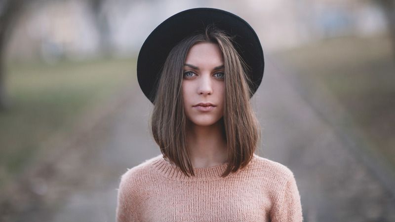 portrait,girl,people,beautiful,natural light,Colour,Minsk Alesyaphoto preview