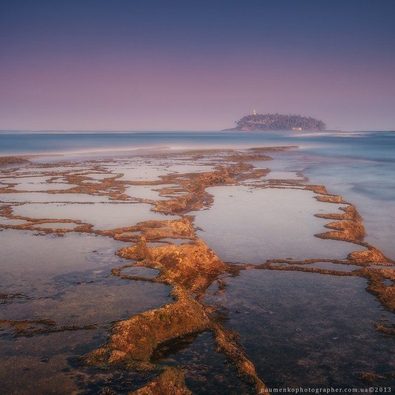 шри, ланка, бентота, пляж, океан, маяк, природа, вода, небо, тропический, песок, лето, остров, море, путешествия, пейзаж, закат, берег, синий, индийский, пальмы, туризм, открытый, красивый, праздник, отдых, курорт, залив, азия, рай, дерево, живописный Шри Ланка . Коралловый риф у острова Barberunphoto preview