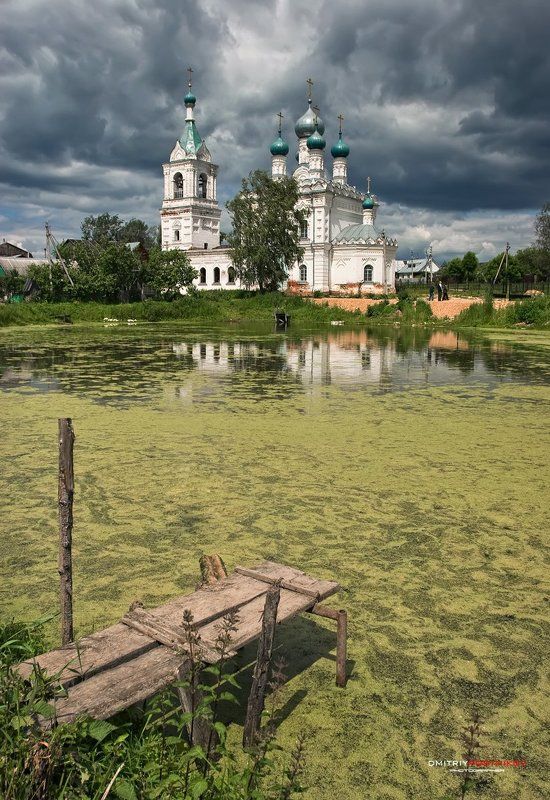 архитектура,храм,религия,церковь,пейзаж,лето,облака,россия, Храм у пруда.photo preview